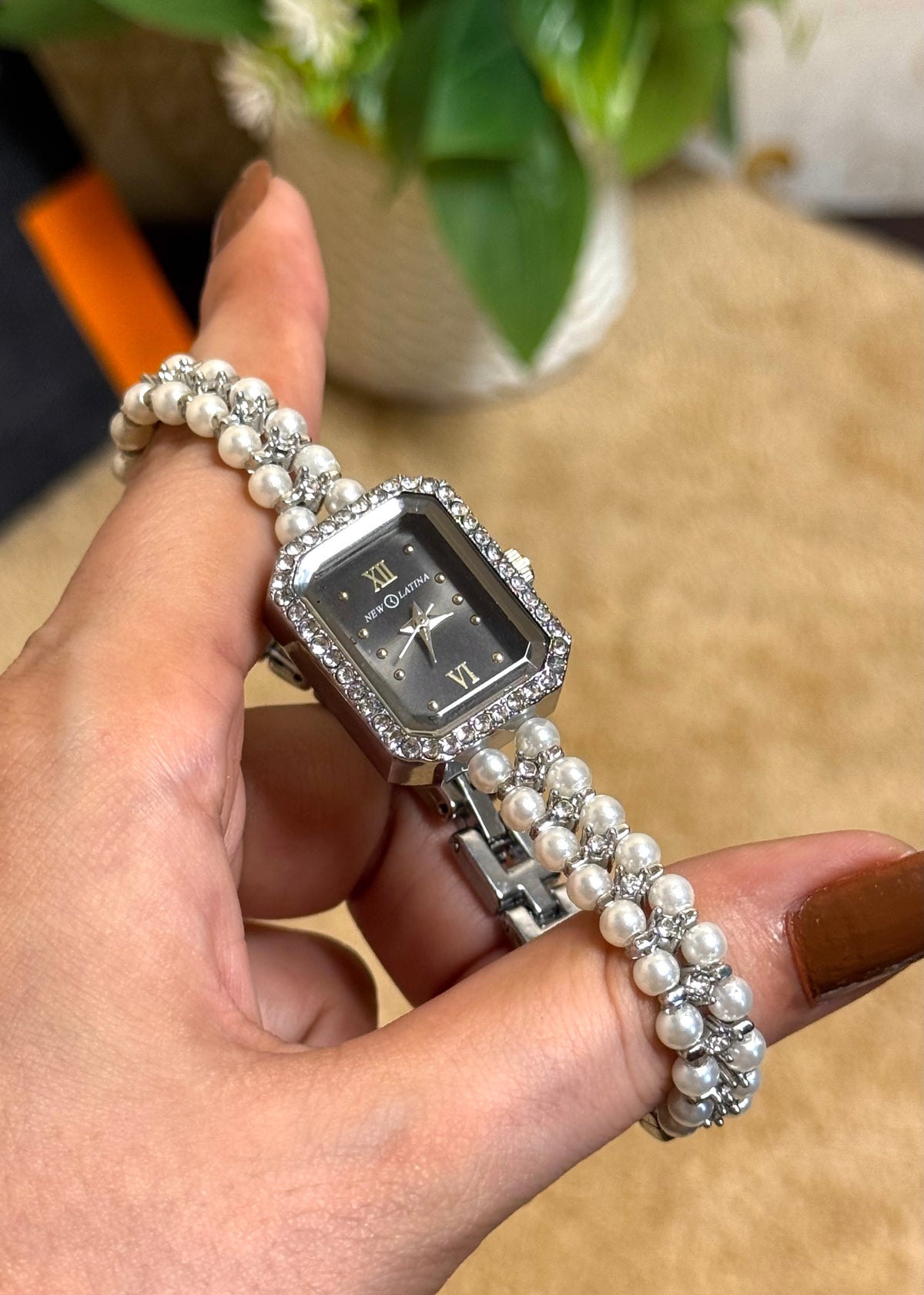 Pearl Black Charm Signature Watch