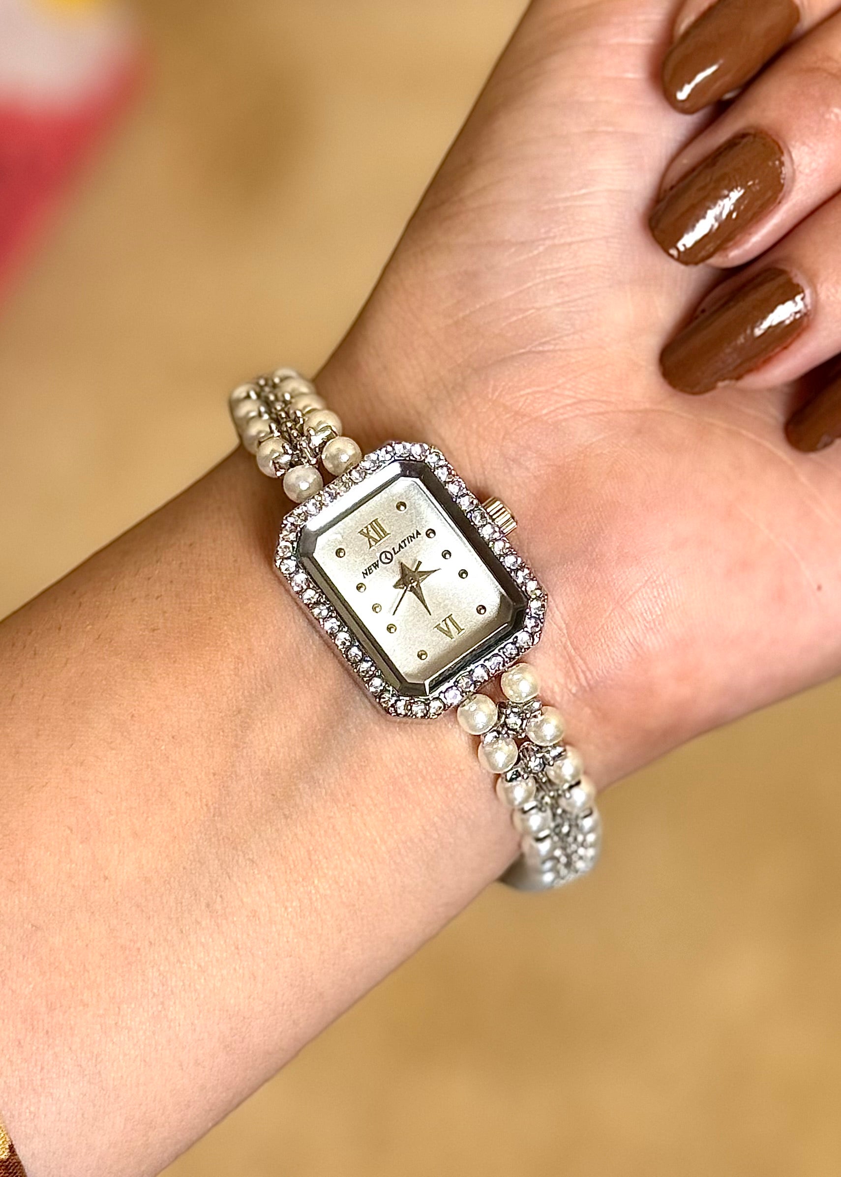 Pearl Silver White Charm Signature Watch