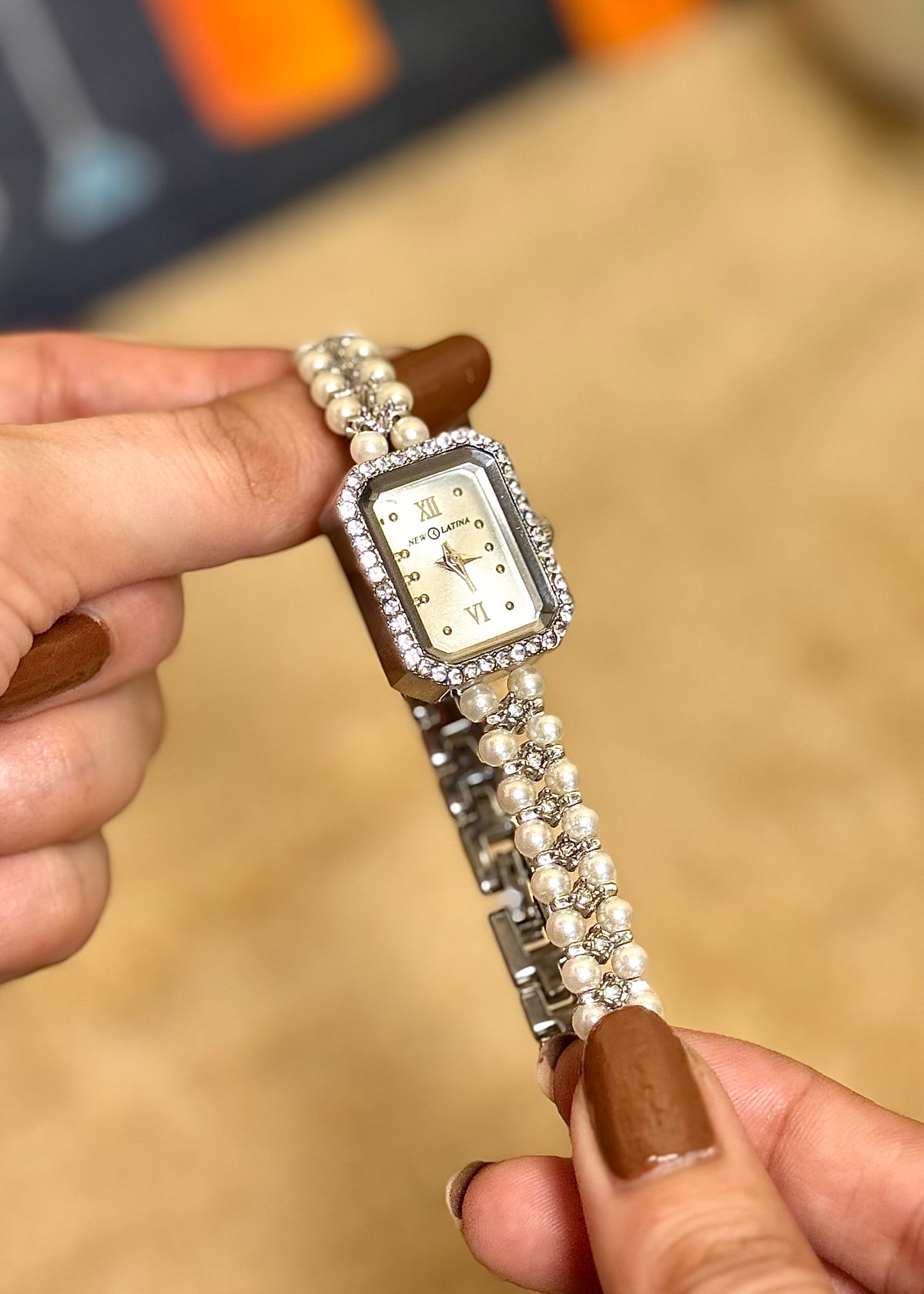 Pearl Silver White Charm Signature Watch